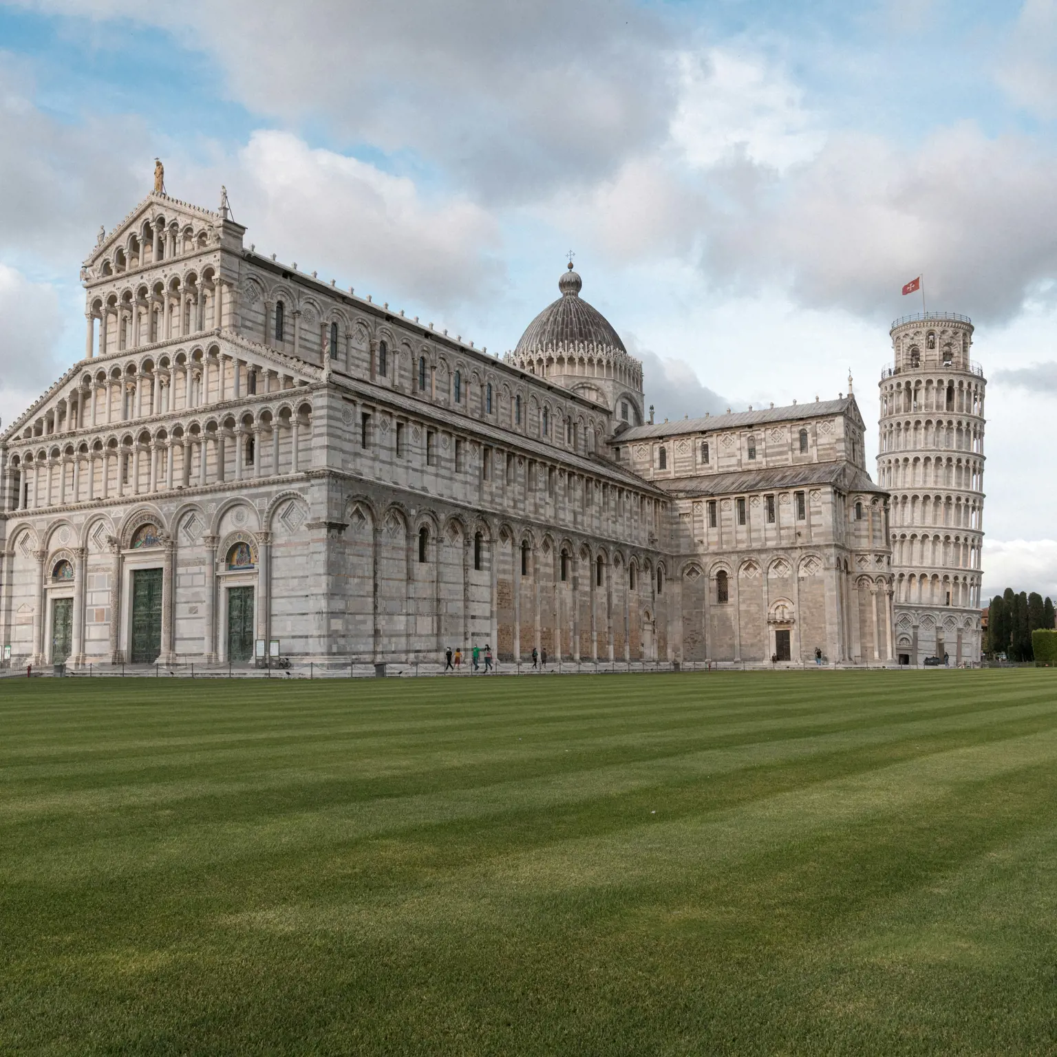 Geniesse die Aussicht vom schiefen Turm von Pisa